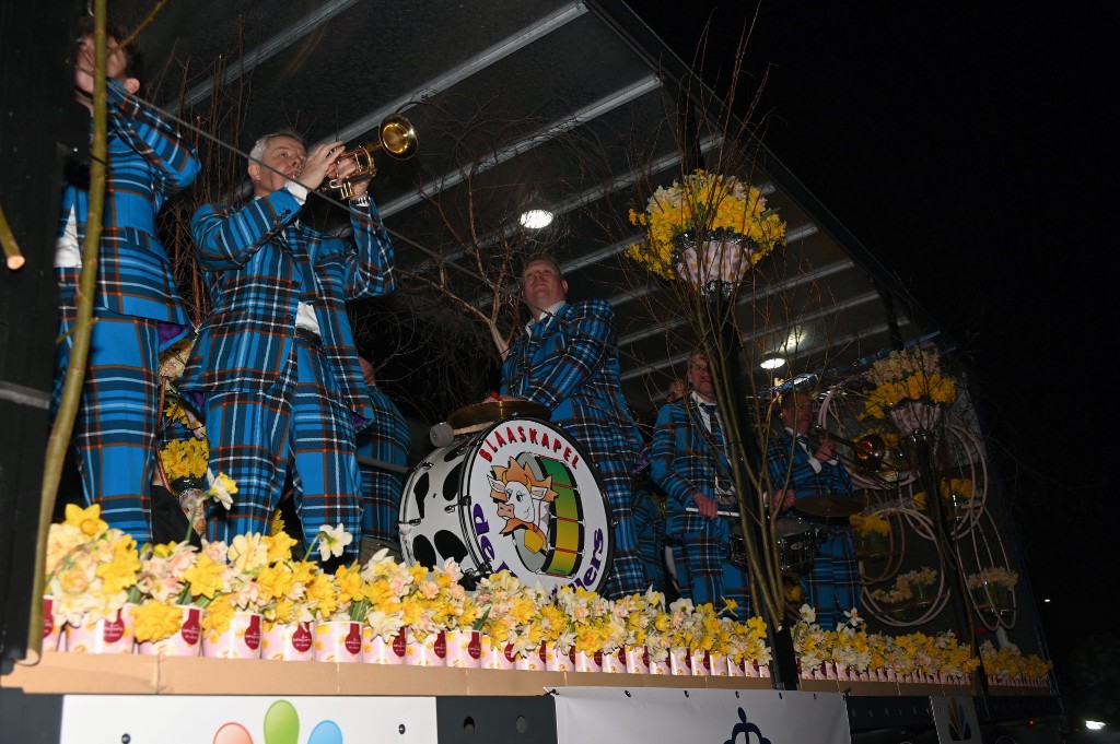 ../Images/Verlicht bloemencorso 2025 101.jpg